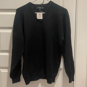 NWT HILLCROP CLUB 100% lambswool men v neck sweater M